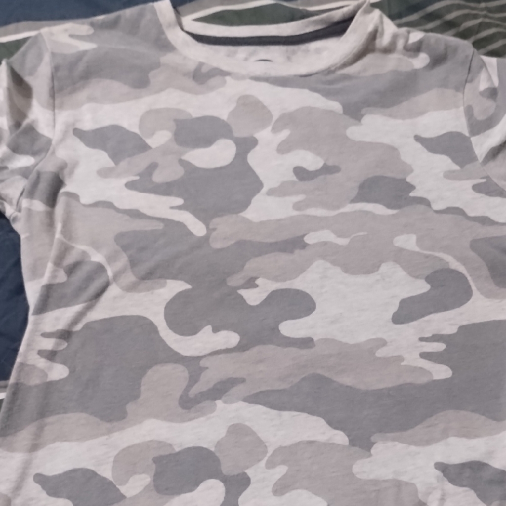 Old Navy Gray and Black T-Shirt